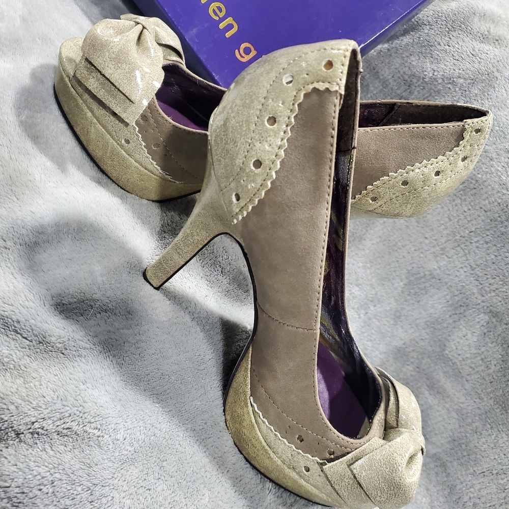Madden Girl Peeptoe Bow platform heels size 5